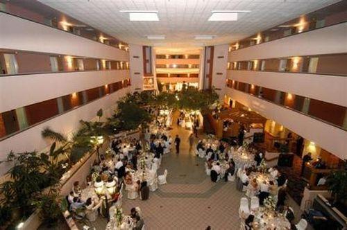 Ramada By Wyndham Viscount East Hotel 3*