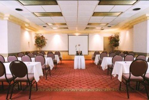 Hotel Ramada By Wyndham Viscount East 3*