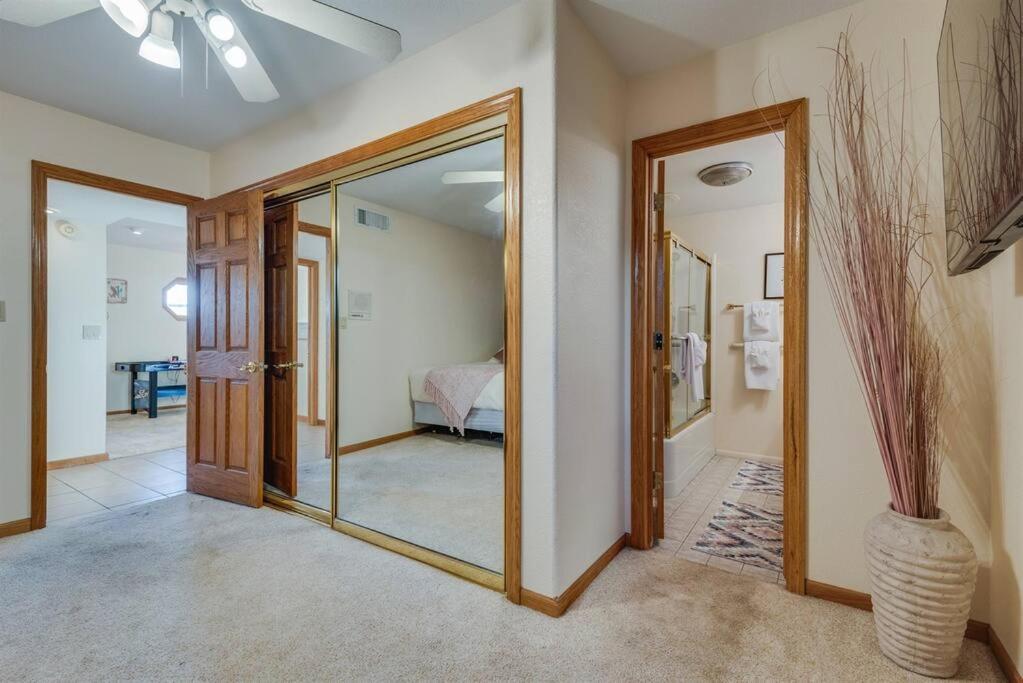 Holiday home Riverfront Gem, Spa, Games, Bbq, Pet-friendly! *