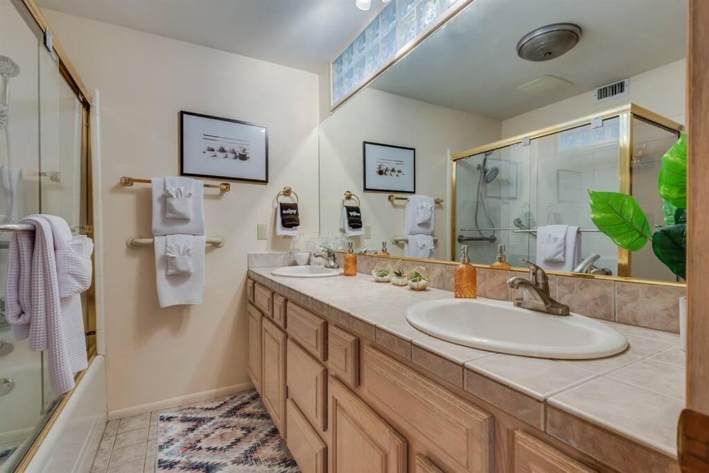 Holiday home Riverfront Gem, Spa, Games, Bbq, Pet-friendly! Bullhead City