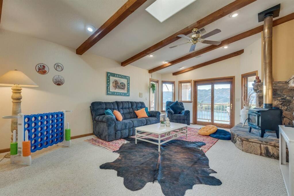 Riverfront Gem, Spa, Games, Bbq, Pet-friendly!