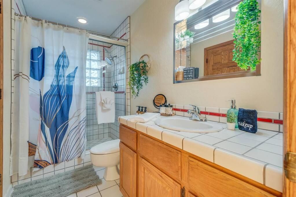 Holiday home Riverfront Gem, Spa, Games, Bbq, Pet-friendly!