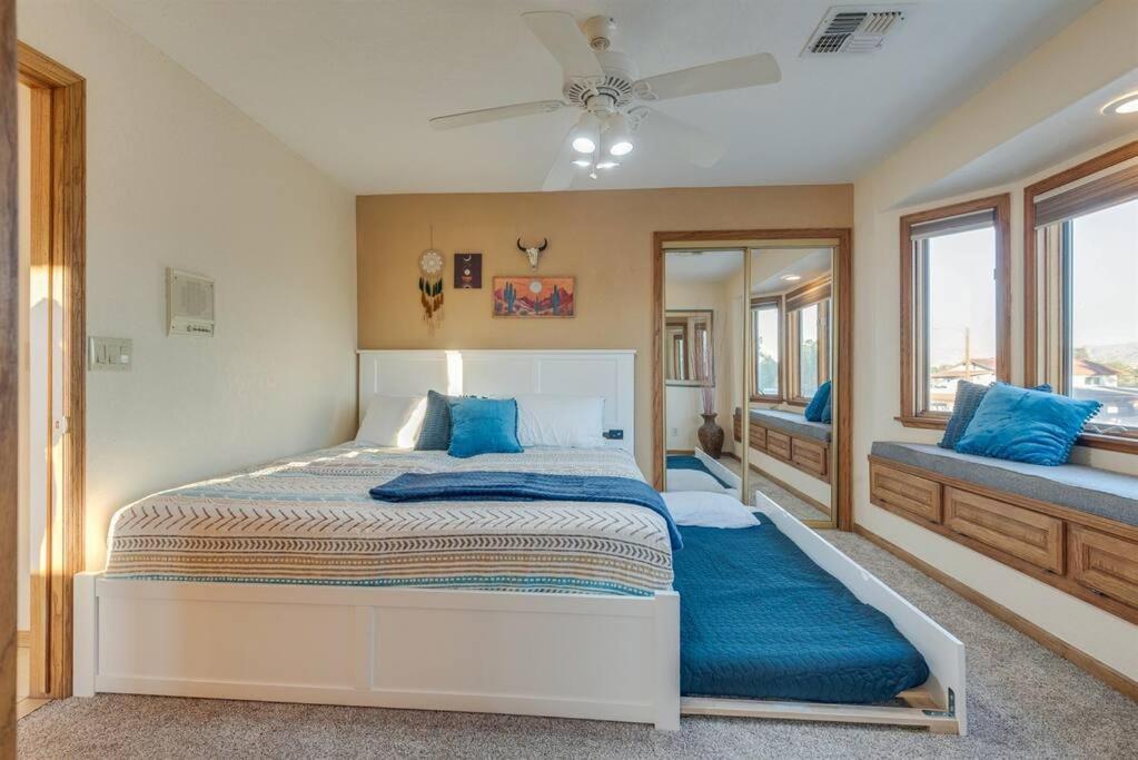 Riverfront Gem, Spa, Games, Bbq, Pet-friendly! * Bullhead City