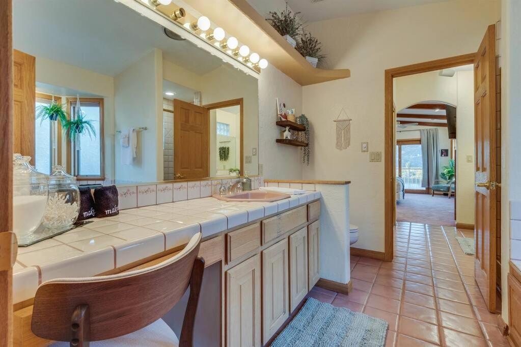 Riverfront Gem, Spa, Games, Bbq, Pet-friendly! * Bullhead City