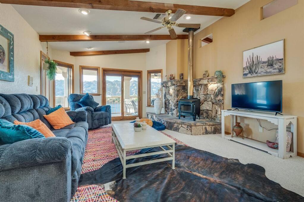 Holiday home Riverfront Gem, Spa, Games, Bbq, Pet-friendly!