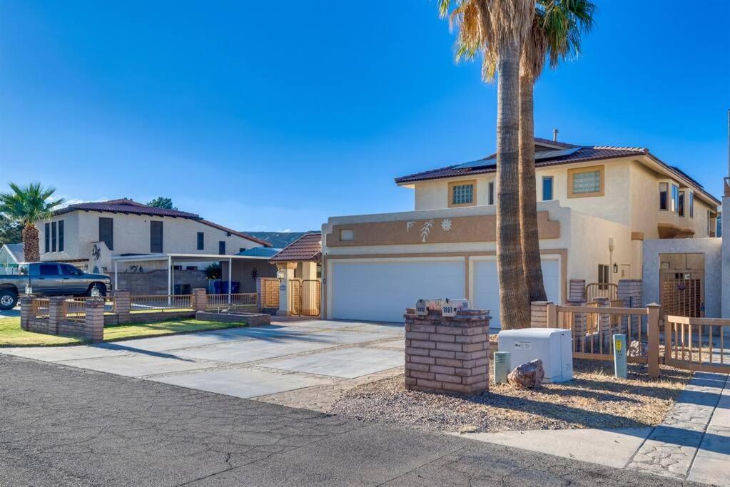 Holiday home Riverfront Gem, Spa, Games, Bbq, Pet-friendly! Bullhead City