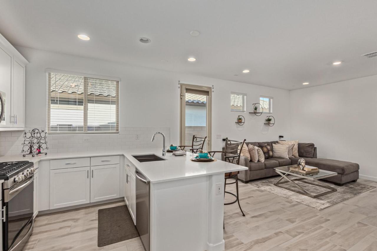 Apartment At Your Service - Modern Amenities, Urban Location, Sophisticated Style Phoenix