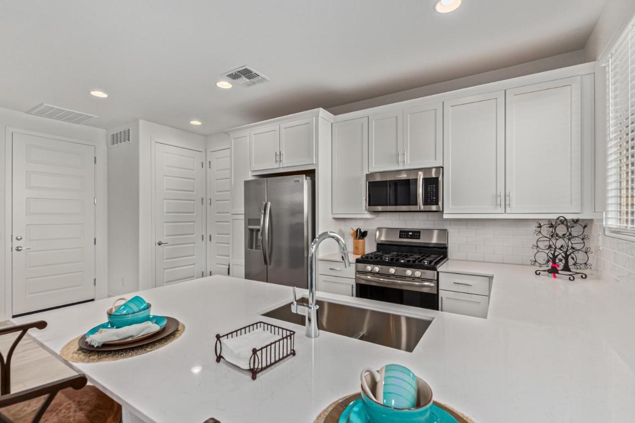 At Your Service - Modern Amenities, Urban Location, Sophisticated Style Apartment Phoenix