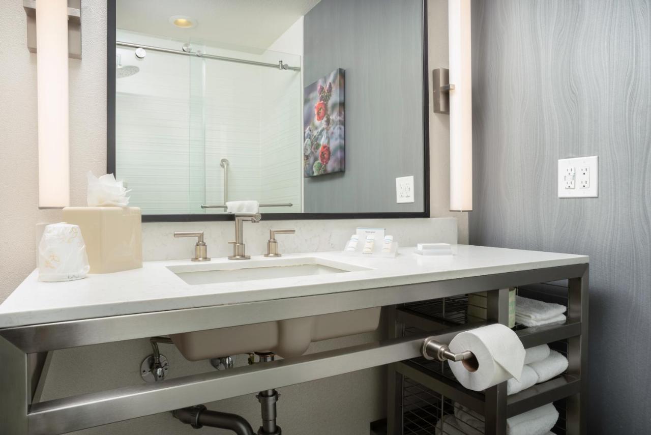 Hilton Garden Airport 3*