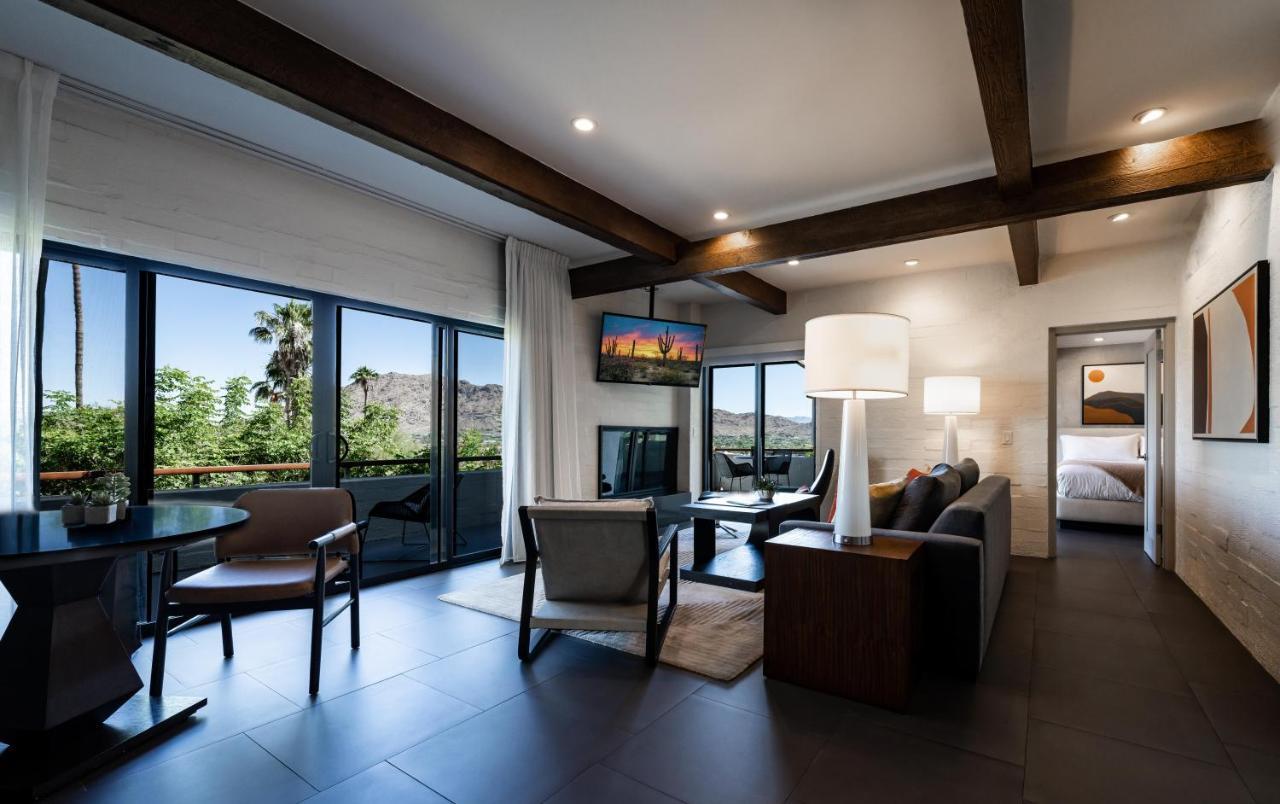 Sanctuary Camelback Mountain, A Gurney's And