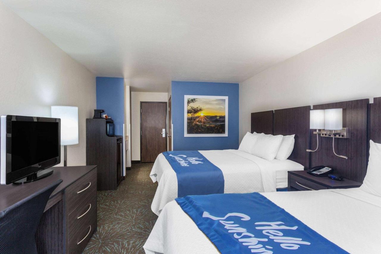 Hotel Days & By Wyndham East 3*