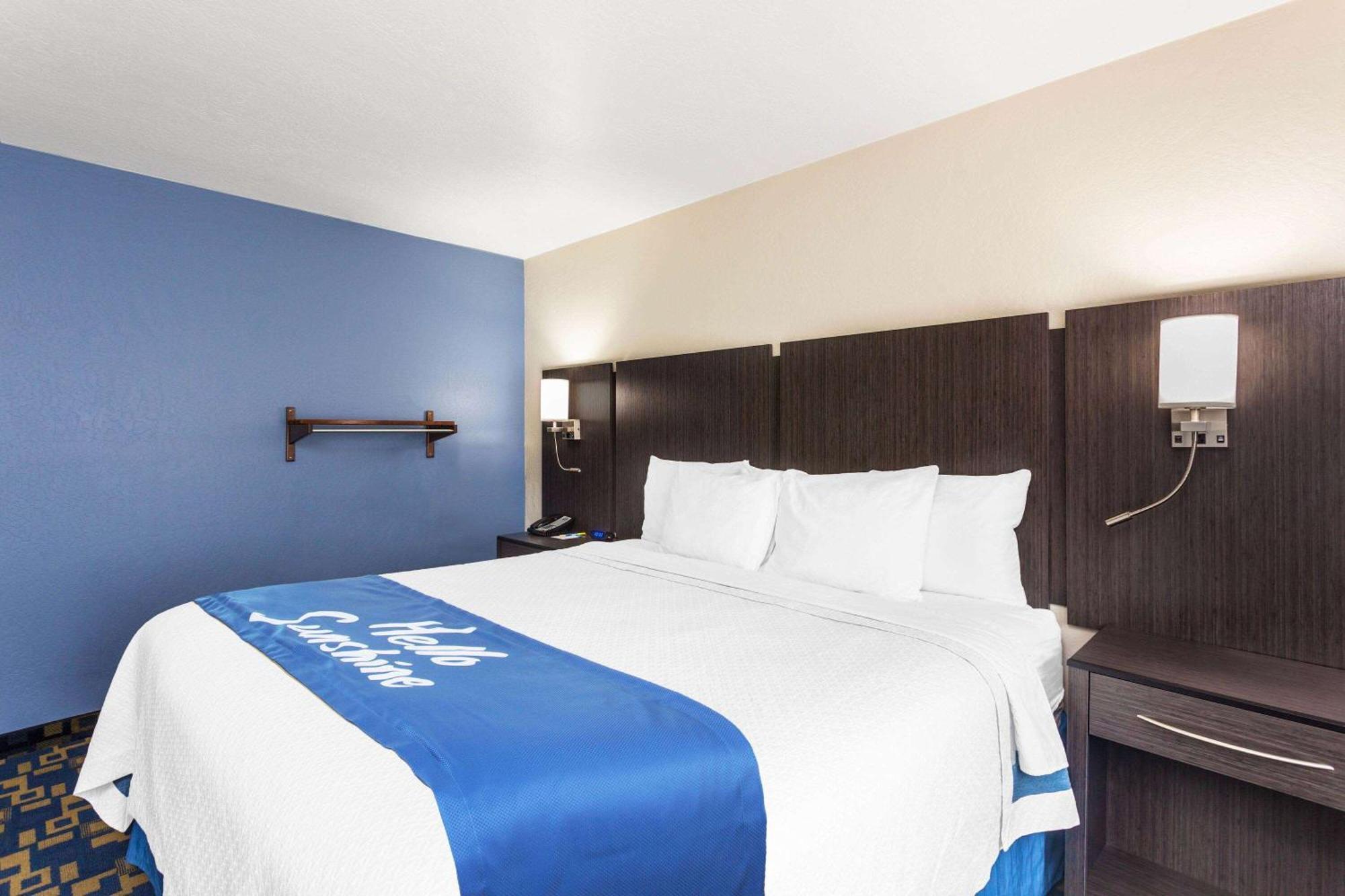 Days & By Wyndham East Hotel Flagstaff