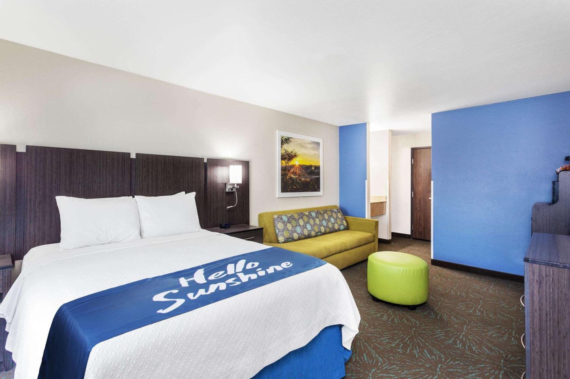 Days & By Wyndham East Flagstaff