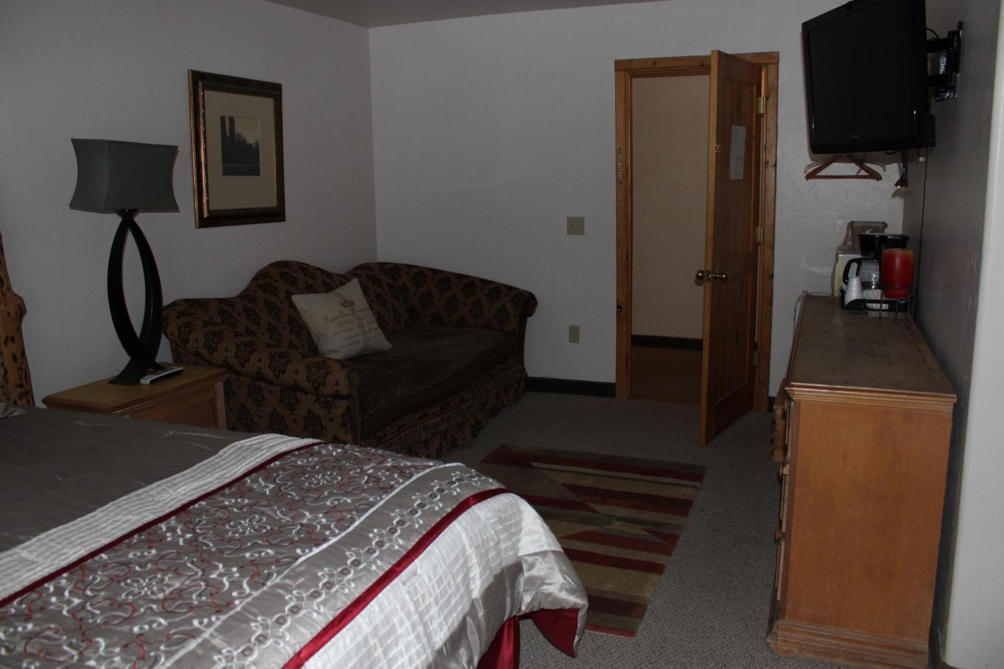 Edelweiss Hotel *