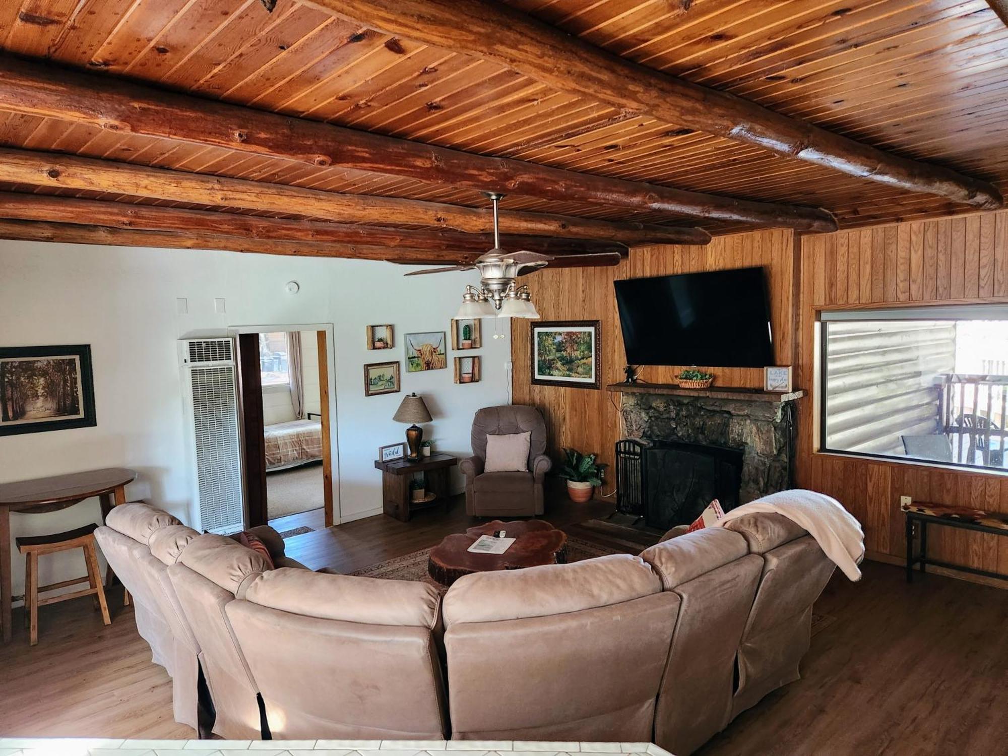 Lazy Oaks Inn 2*