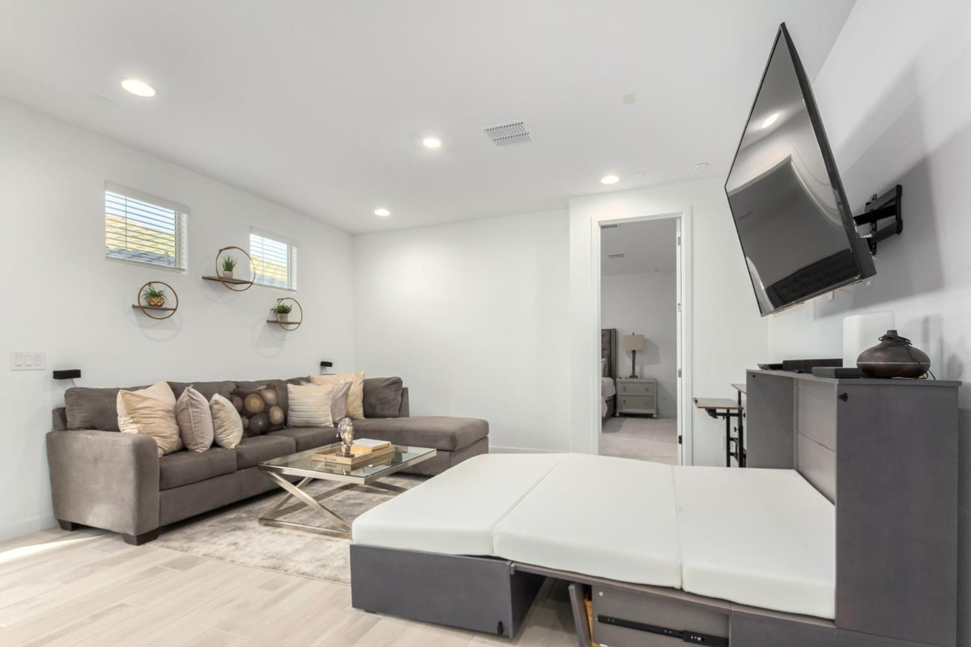 At Your Service - Modern Amenities, Urban Location, Sophisticated Style Apartment