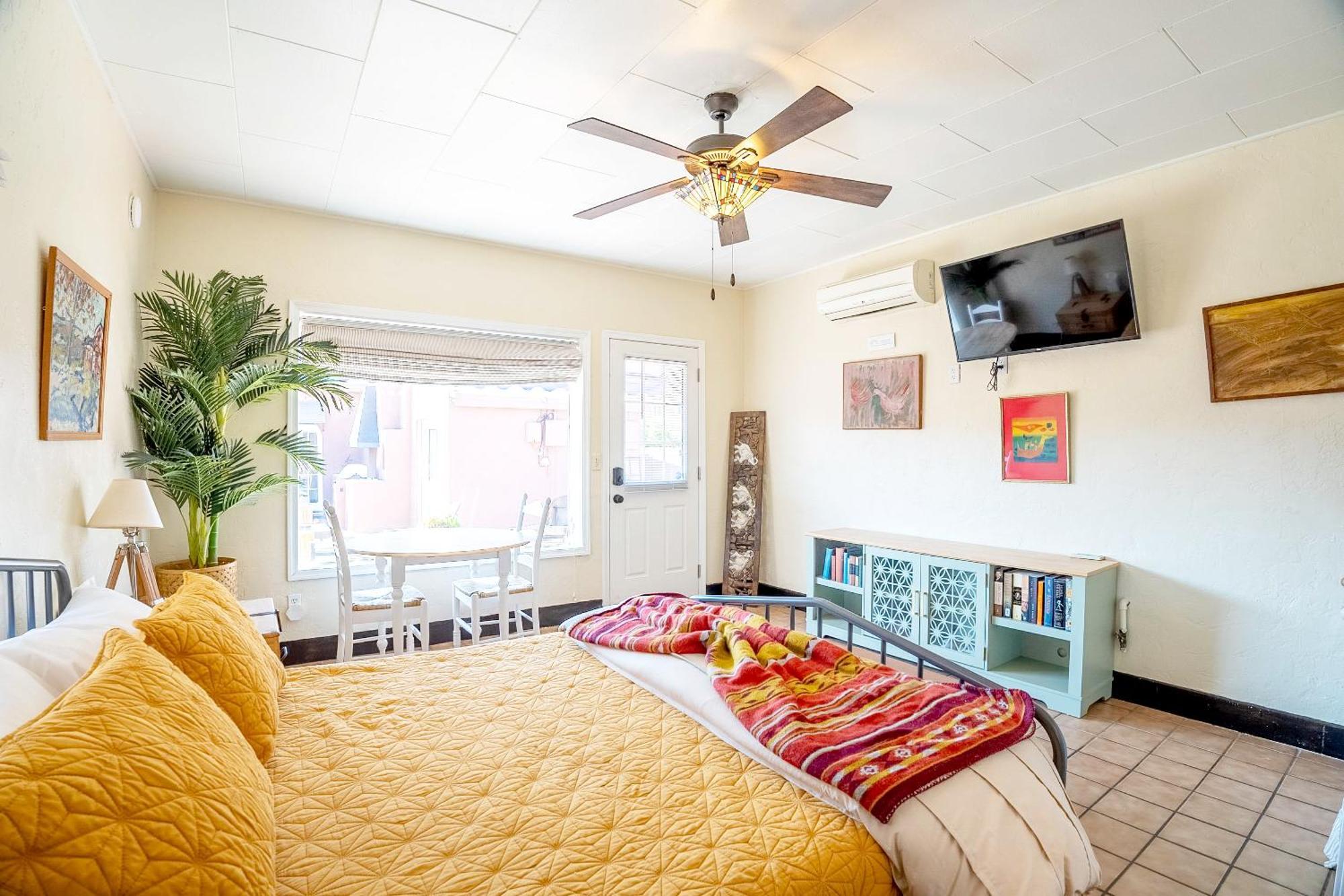 Historic 2 Blocks From The Uofa, Summer Rates! Holiday home *