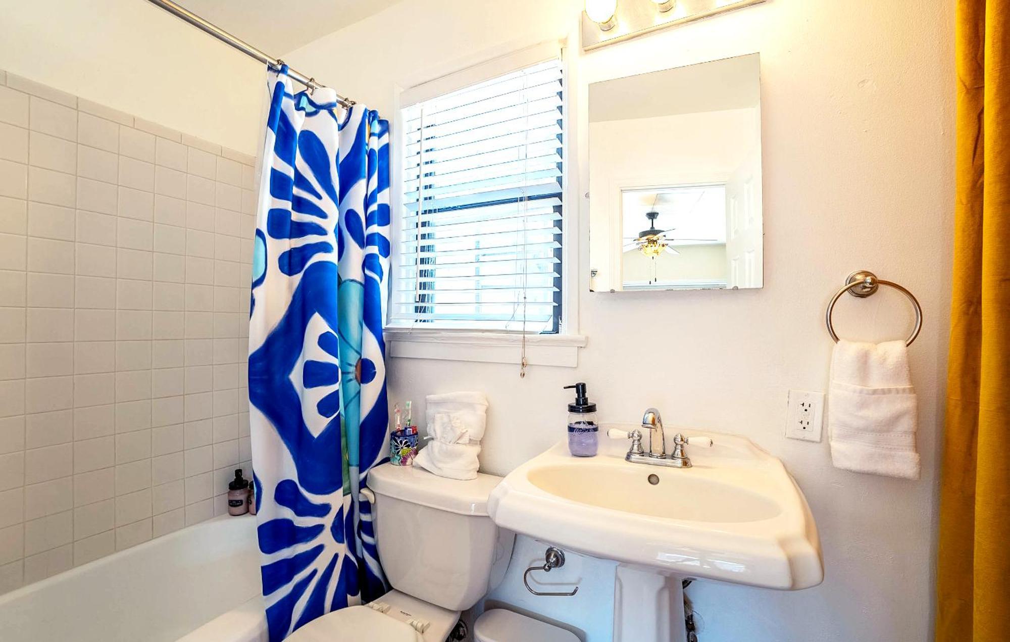 Holiday home Historic 2 Blocks From The Uofa, Summer Rates!