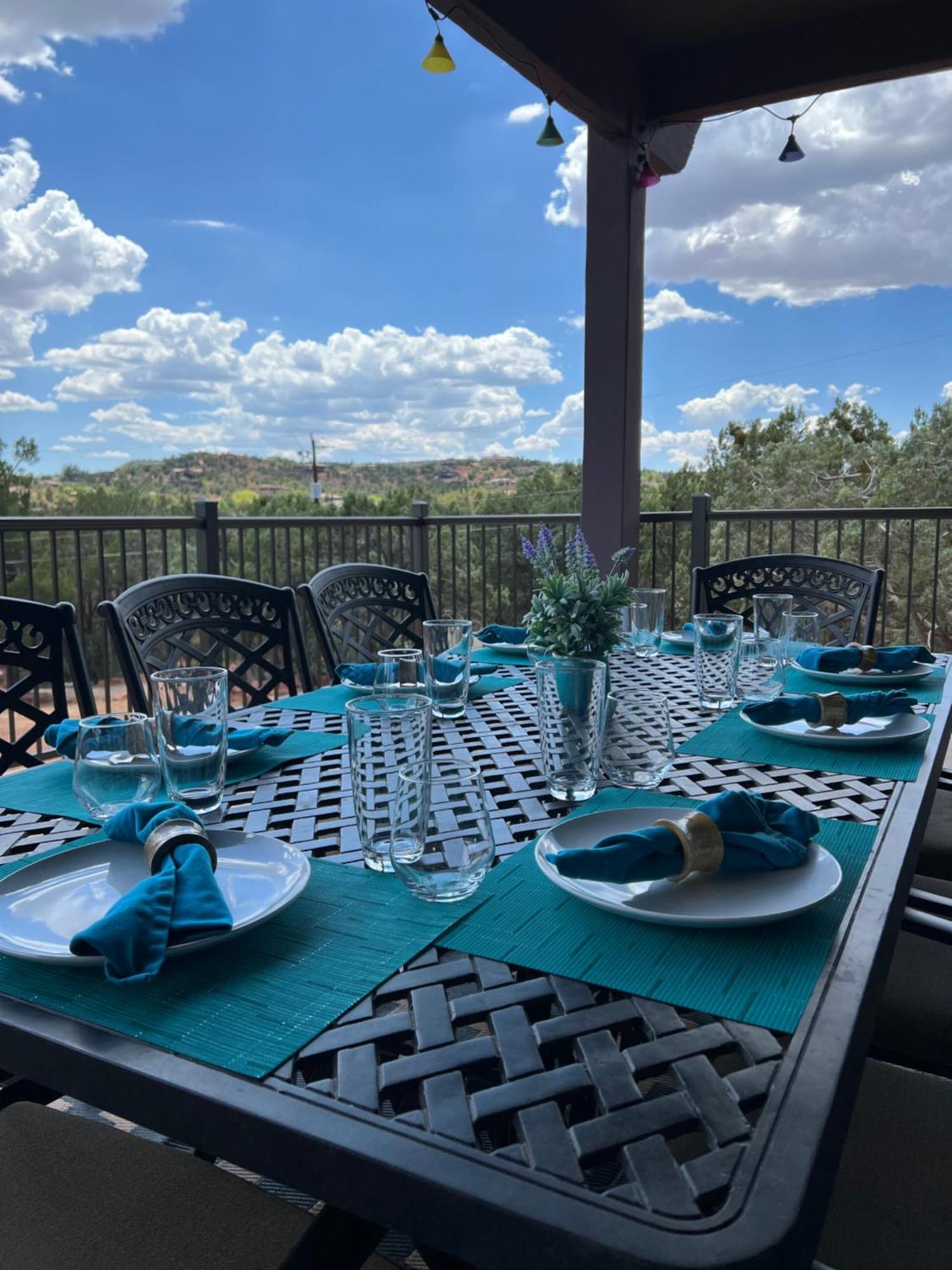 Close To Fresh Creek! Sleeps 12 ~ Amazing Views W/serene Open Space ~ Hot Tub + Game ~ Trails Outside * Sedona