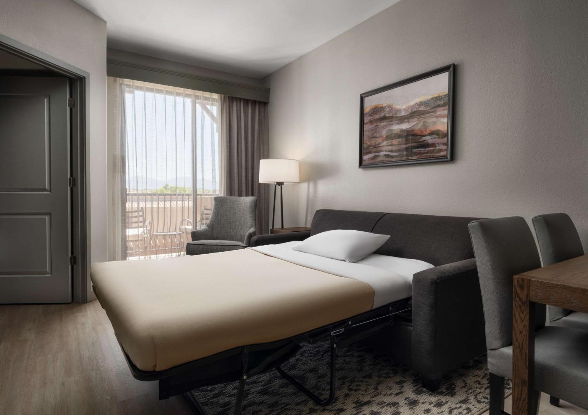Embassy - Paloma Village 4*