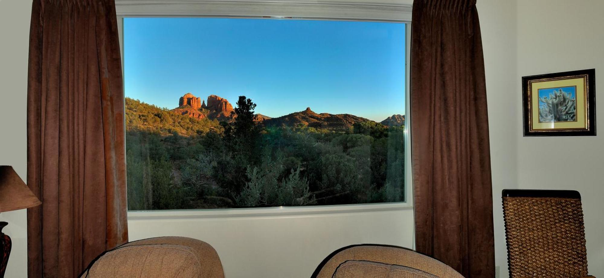 Cathedral Hideaway Llc Bed & Breakfast