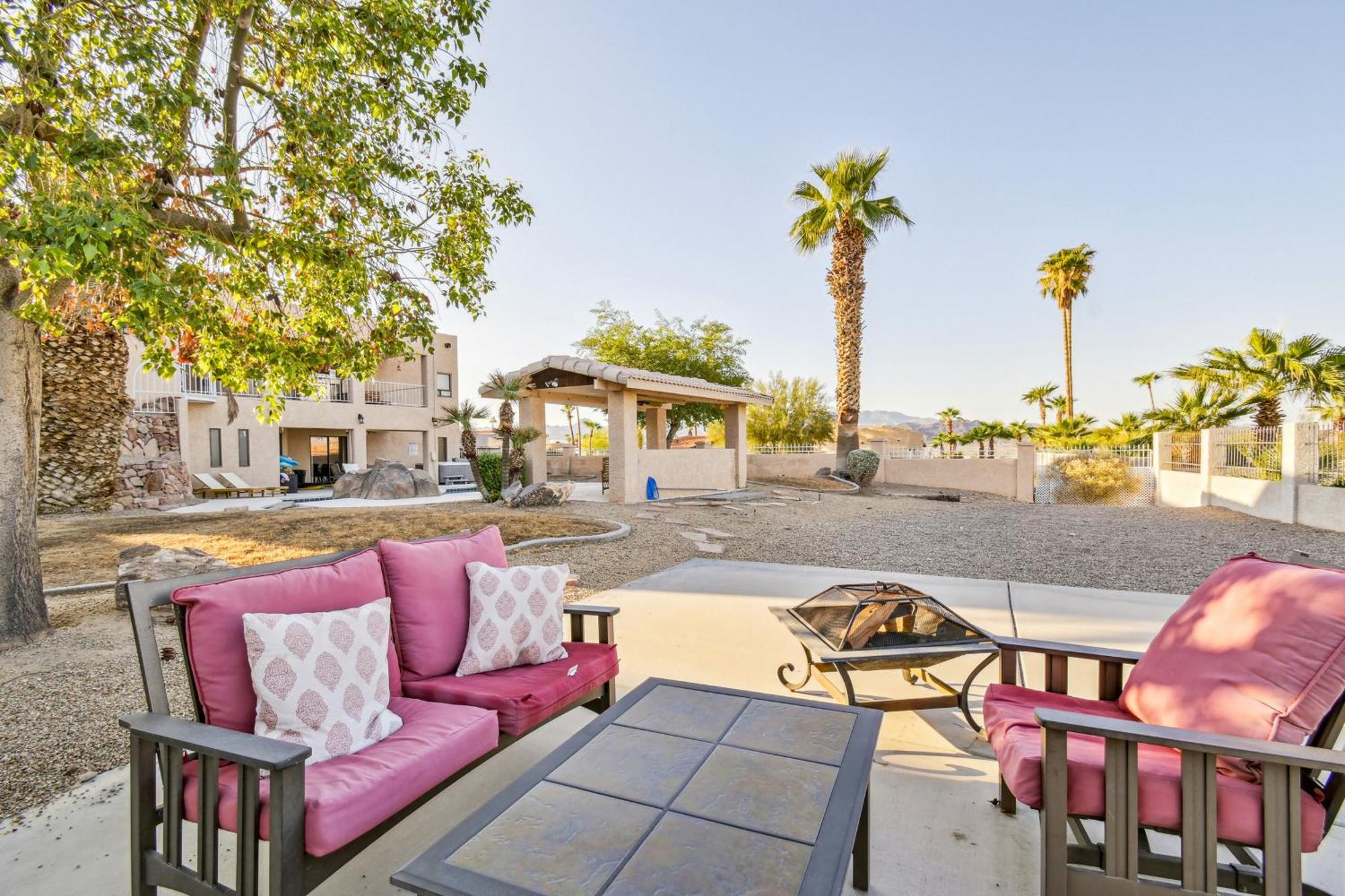 Havasu Oasis With View, 1 Mi To Beach! Holiday home