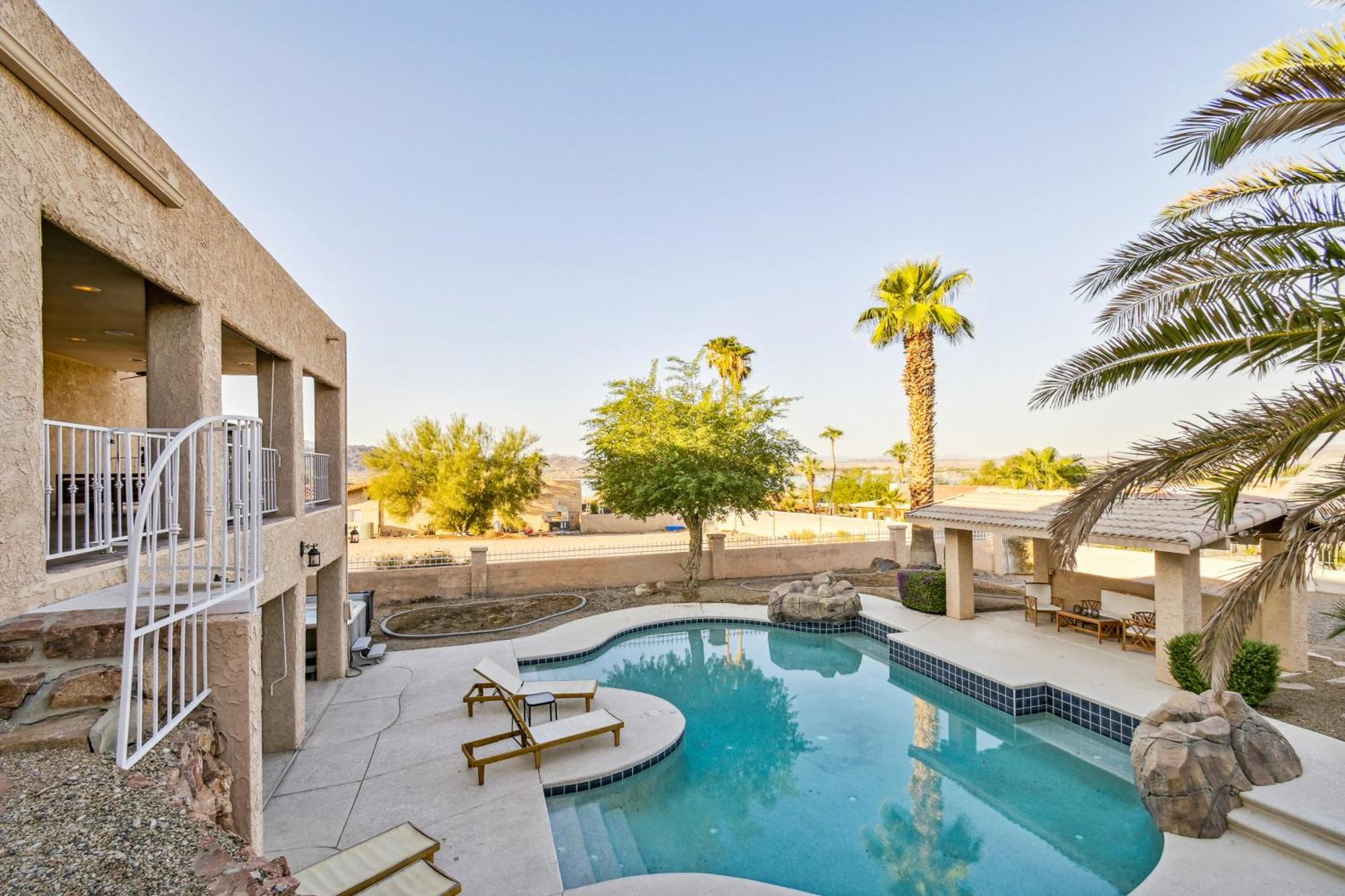 Havasu Oasis With View, 1 Mi To Beach! Holiday home
