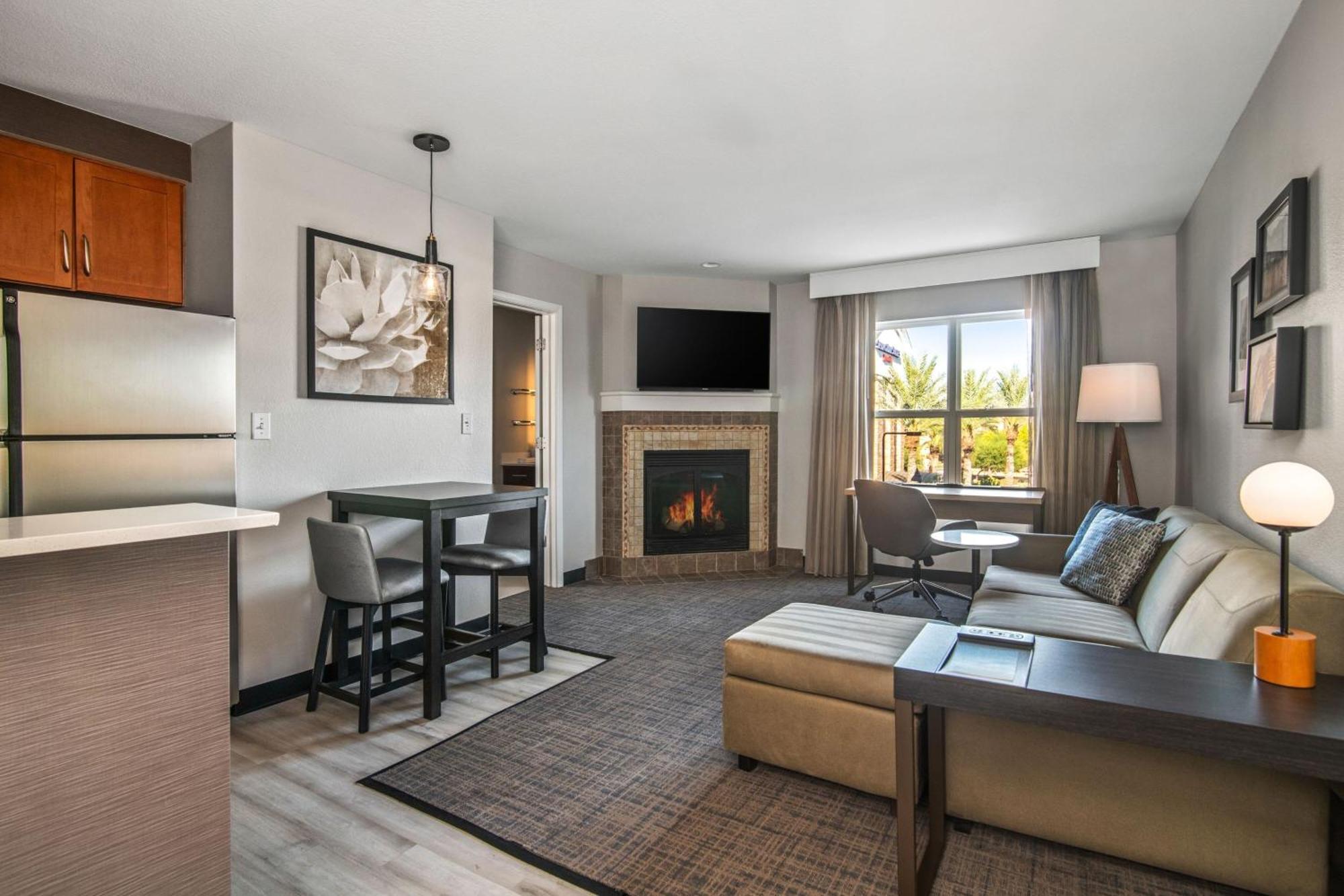 Hotel Phoenix Sports & Entertainment District 3*