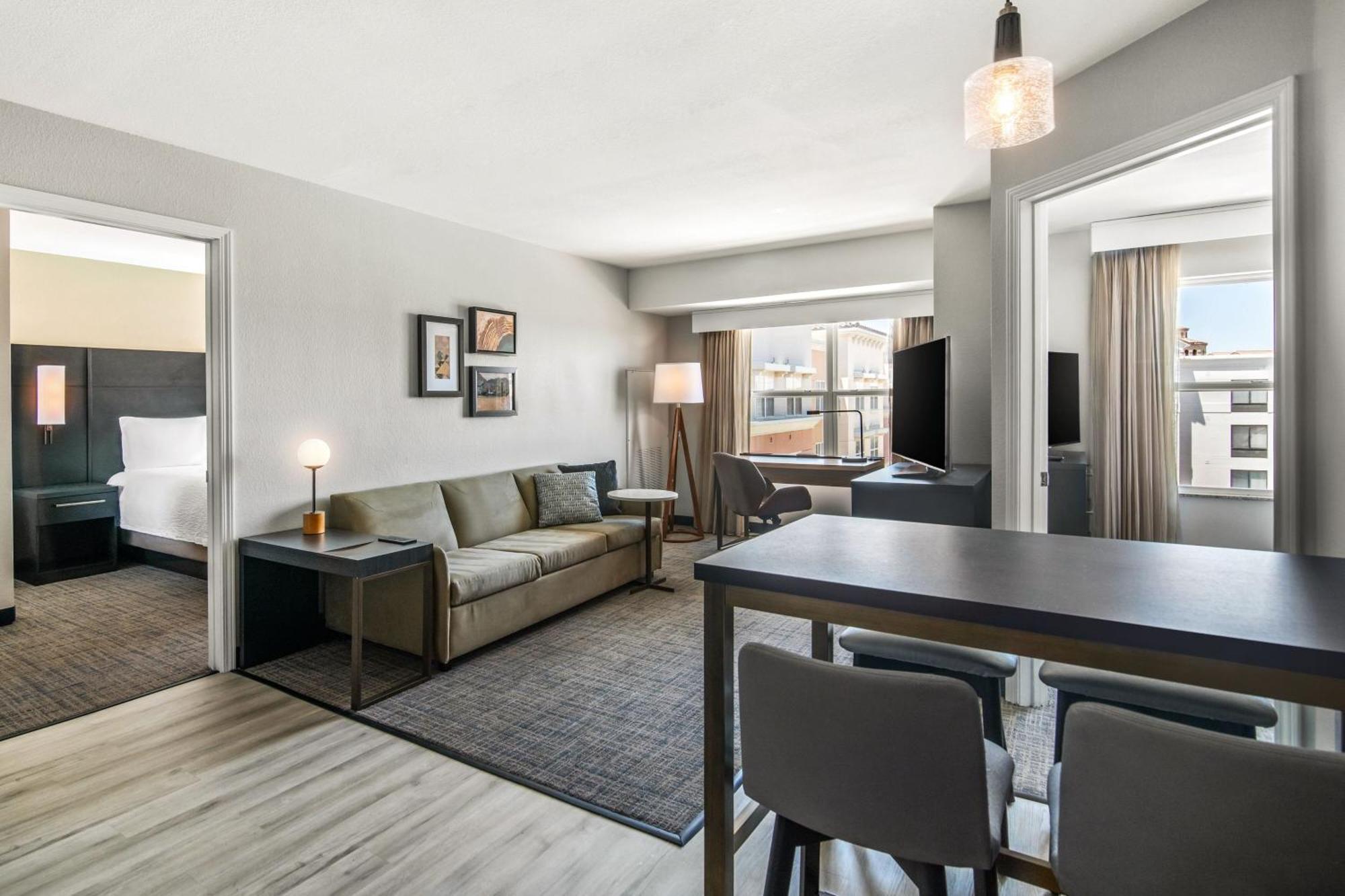Hotel Phoenix Sports & Entertainment District 3*