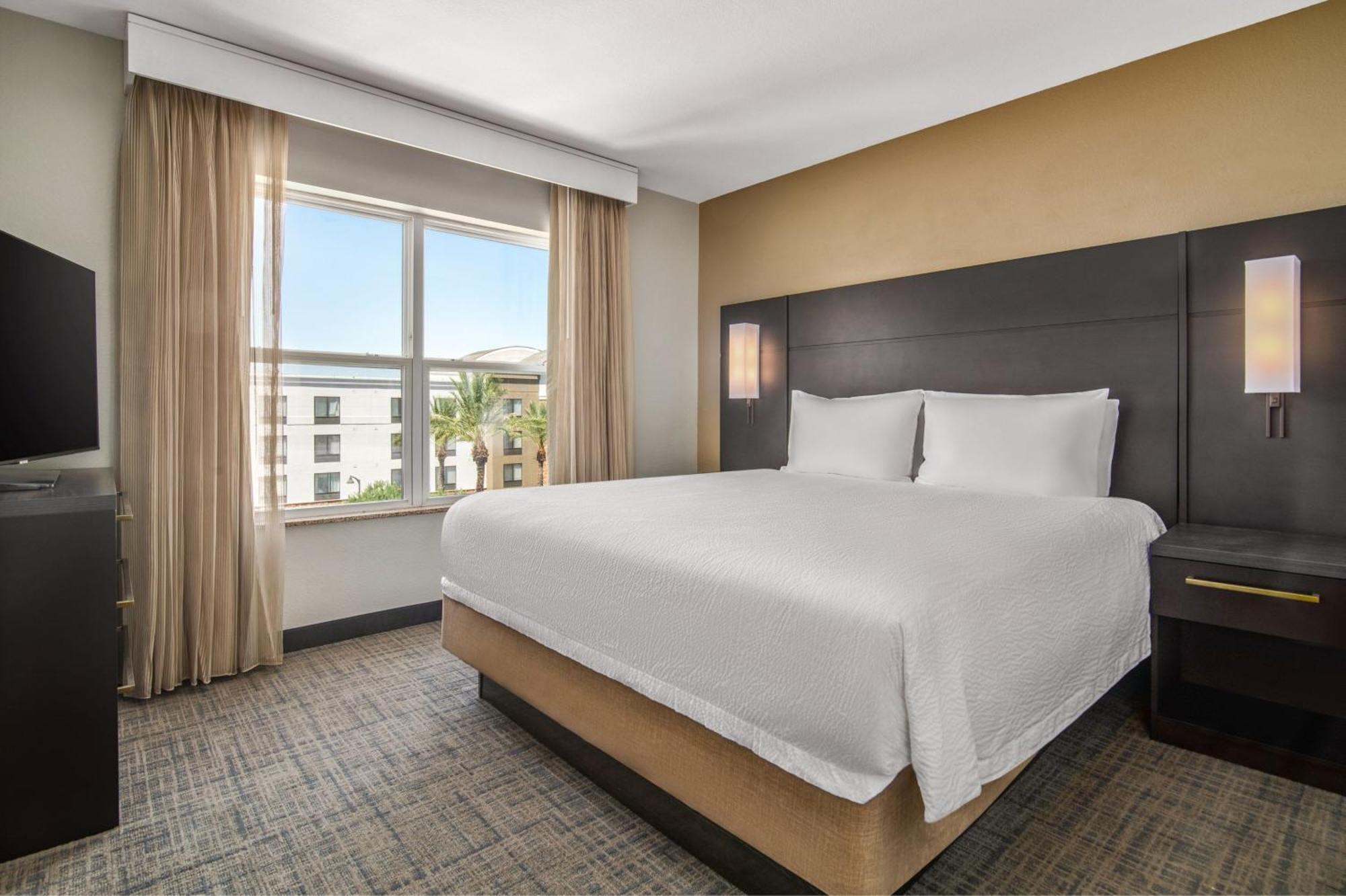 Phoenix Sports & Entertainment District Hotel