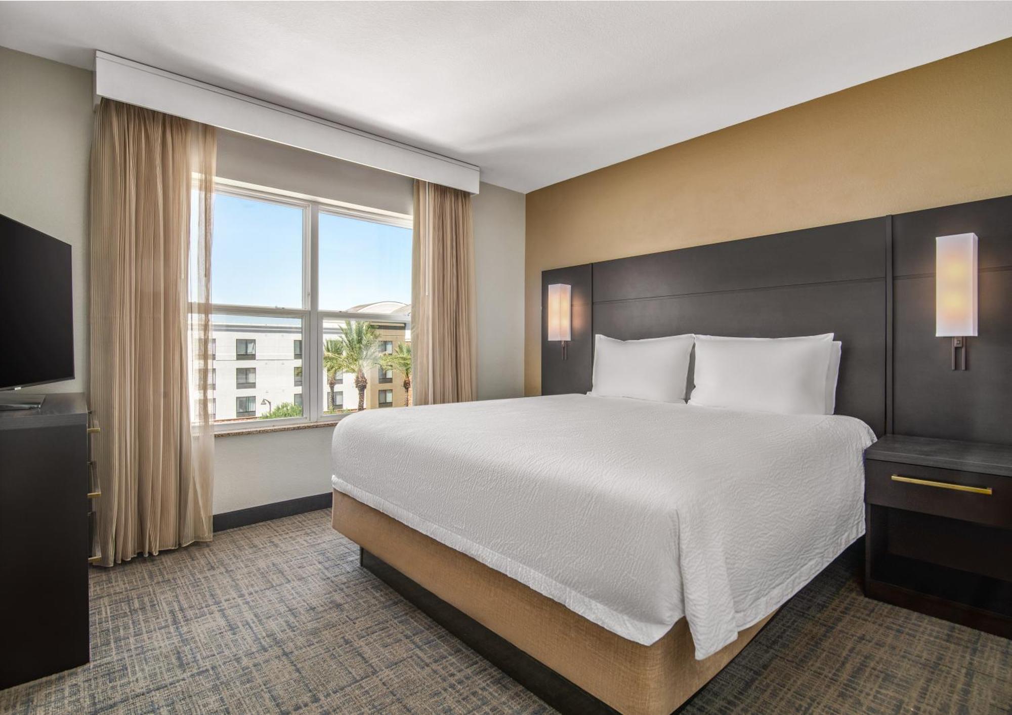 Hotel Phoenix Sports & Entertainment District 3*