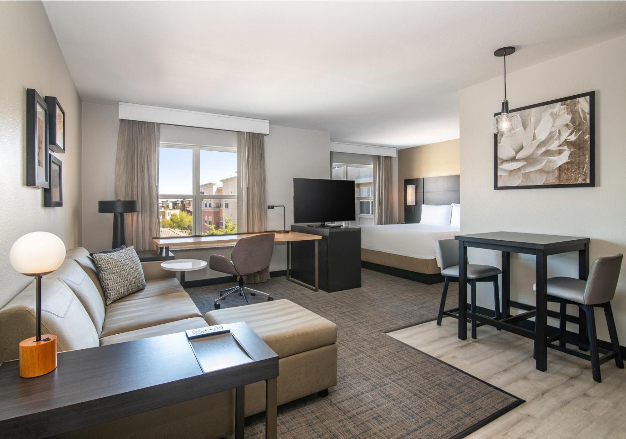 Hotel Phoenix Sports & Entertainment District 3*