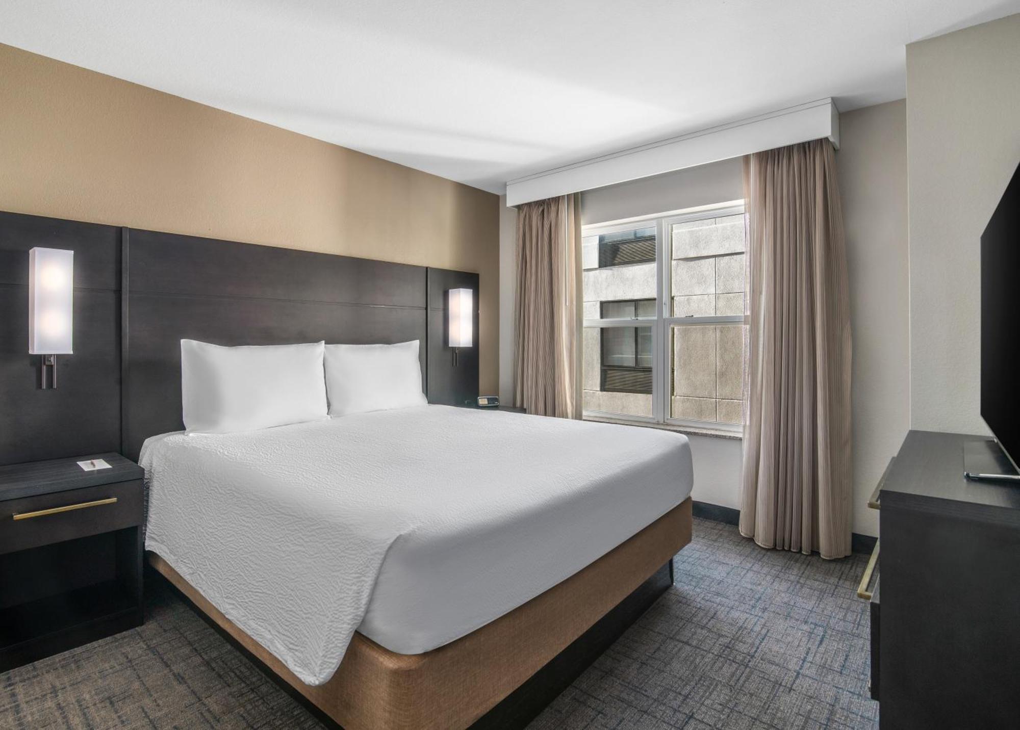 Hotel Phoenix Sports & Entertainment District