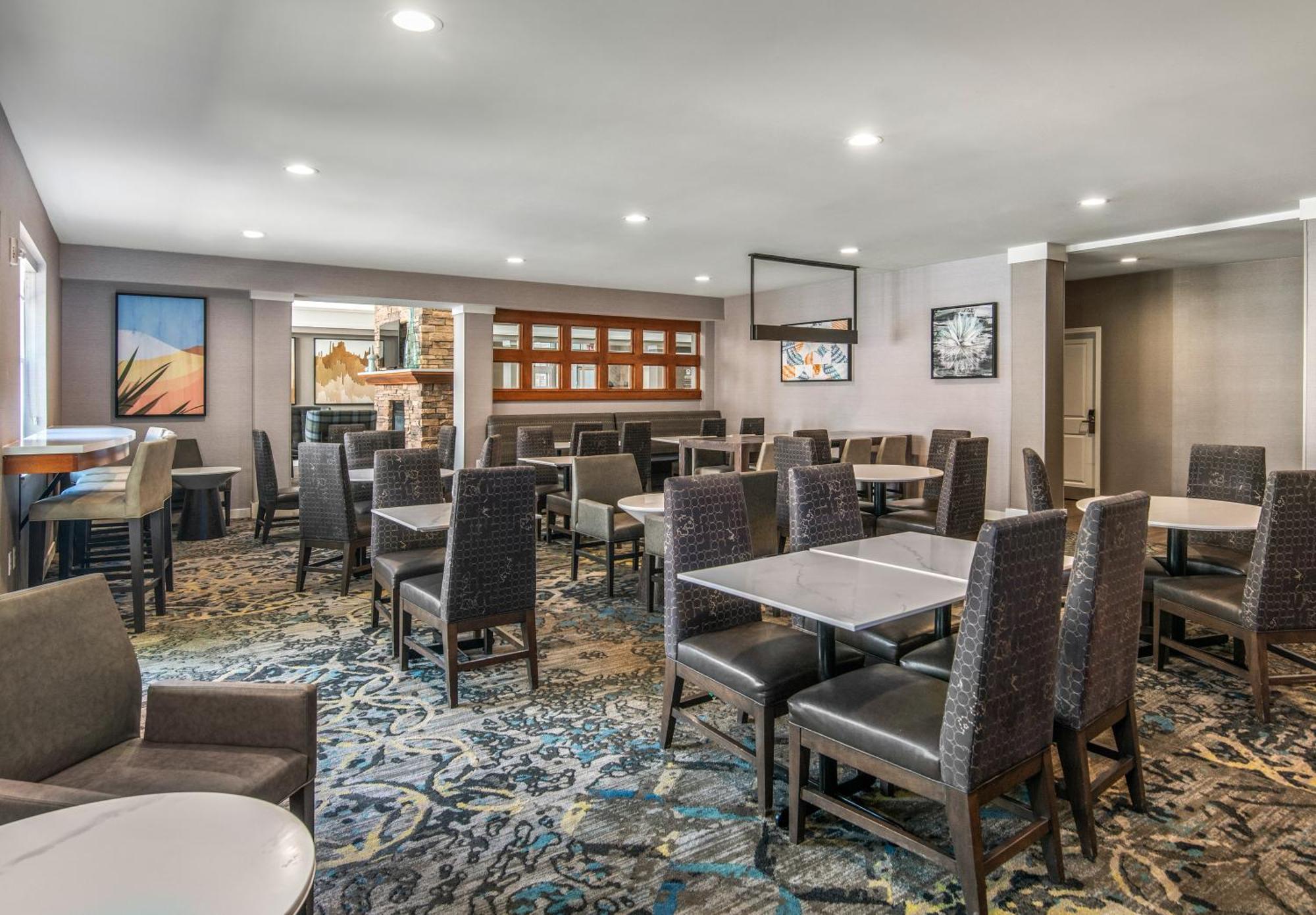 Phoenix Sports & Entertainment District Hotel 3*