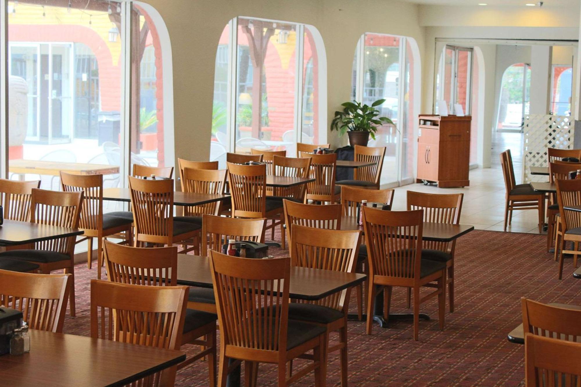 Americana Hotel