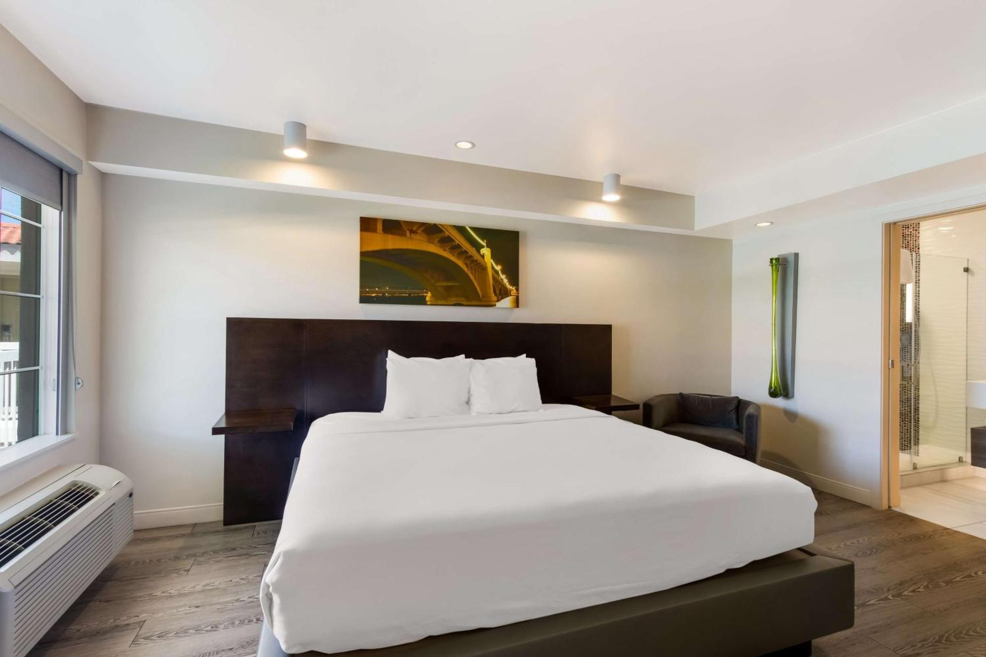 Surestay By Western Hotel 3*