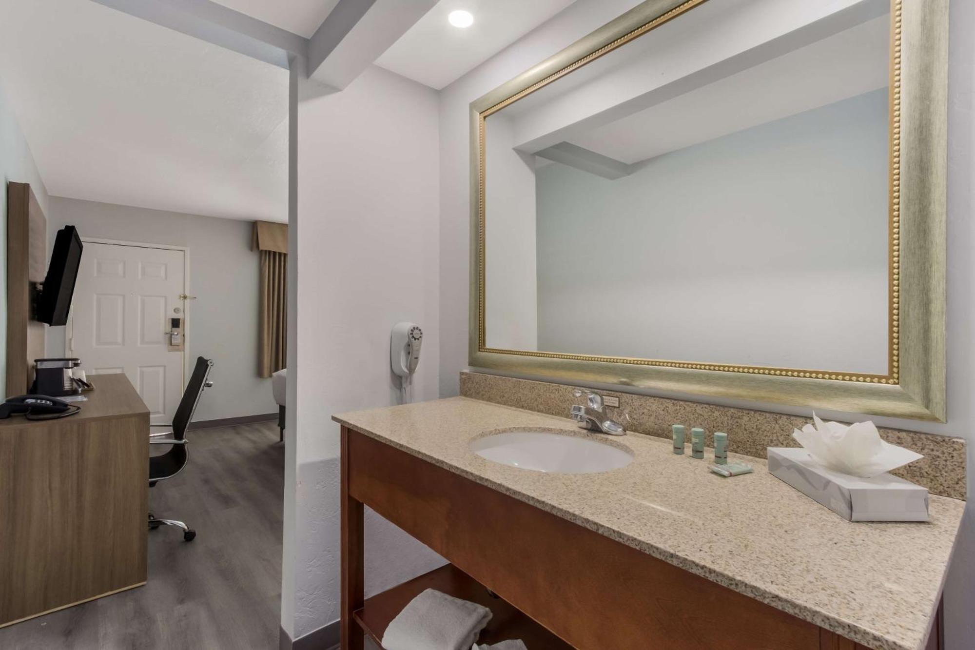Hotel Surestay By Western