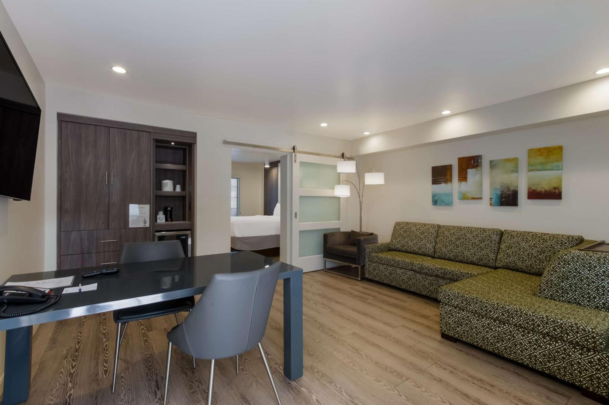 Surestay By Western Hotel 3*