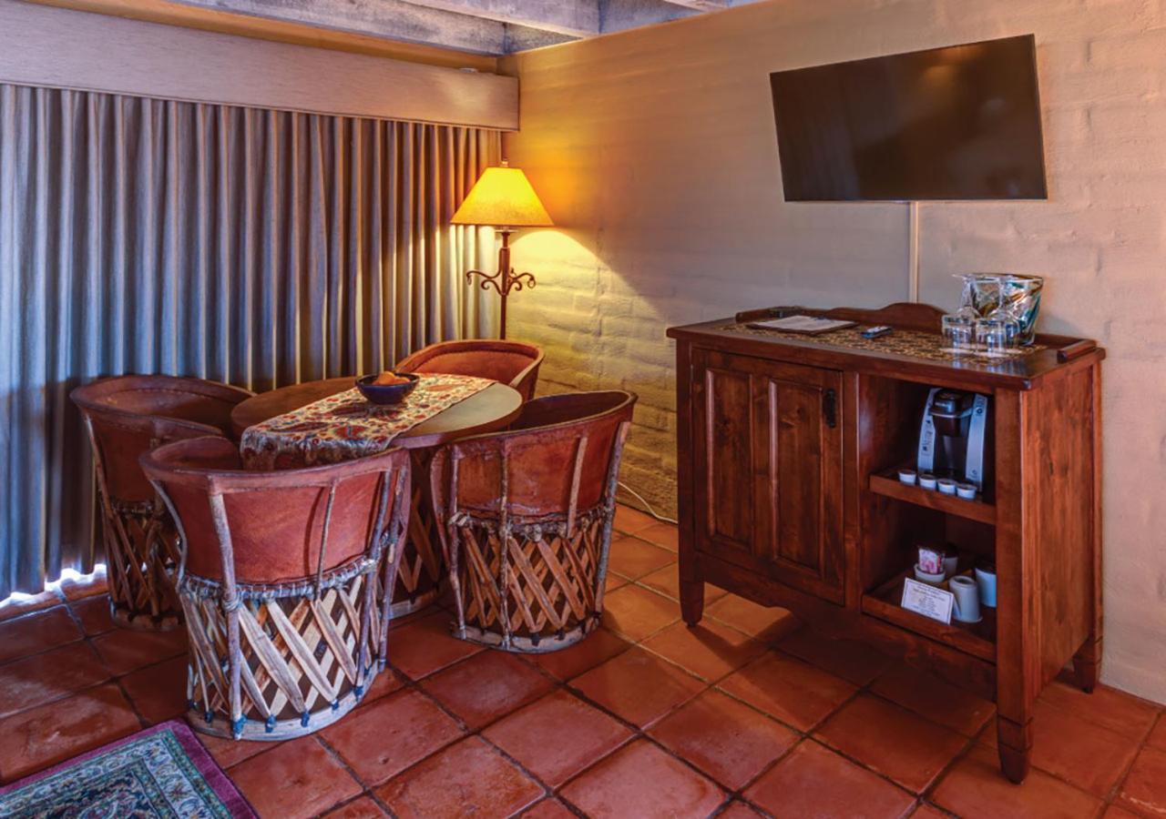Hacienda Del Sol Guest Ranch Resort 3*