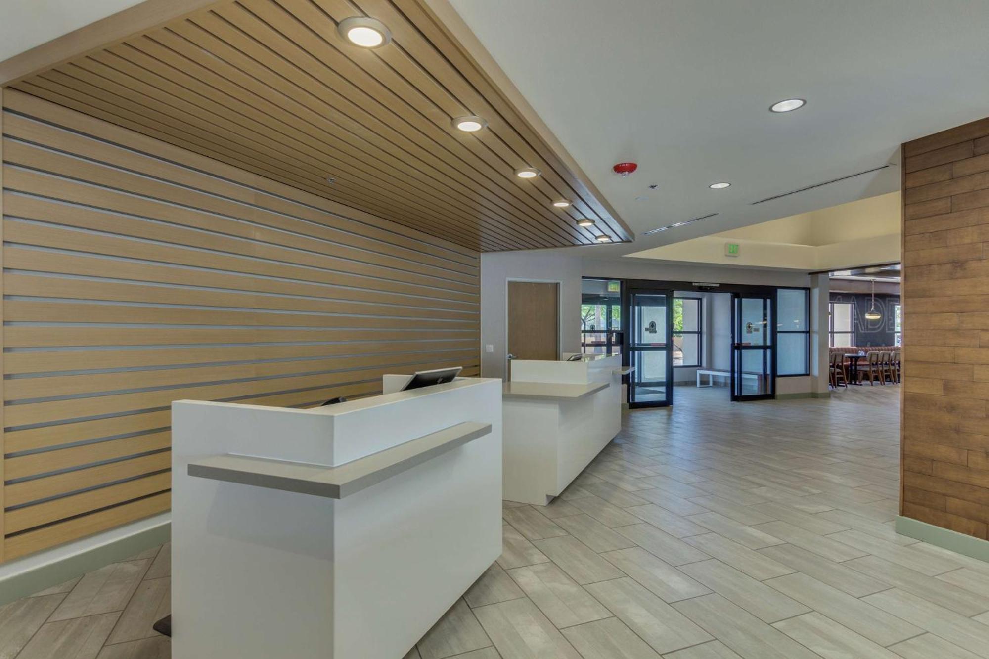 Doubletree By Hilton Phoenix, Az Hotel