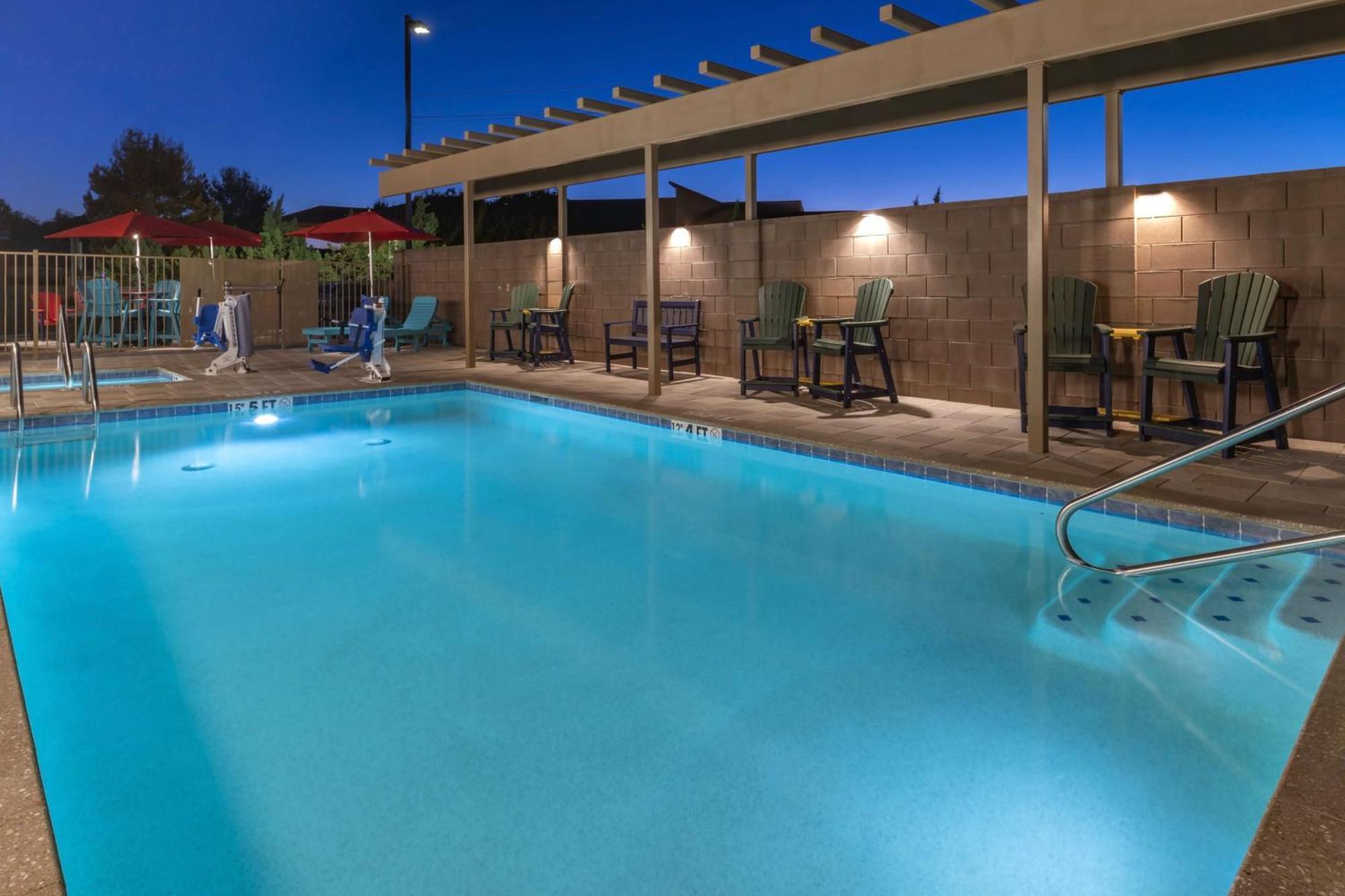 Hotel Home2 By Hilton Kingman