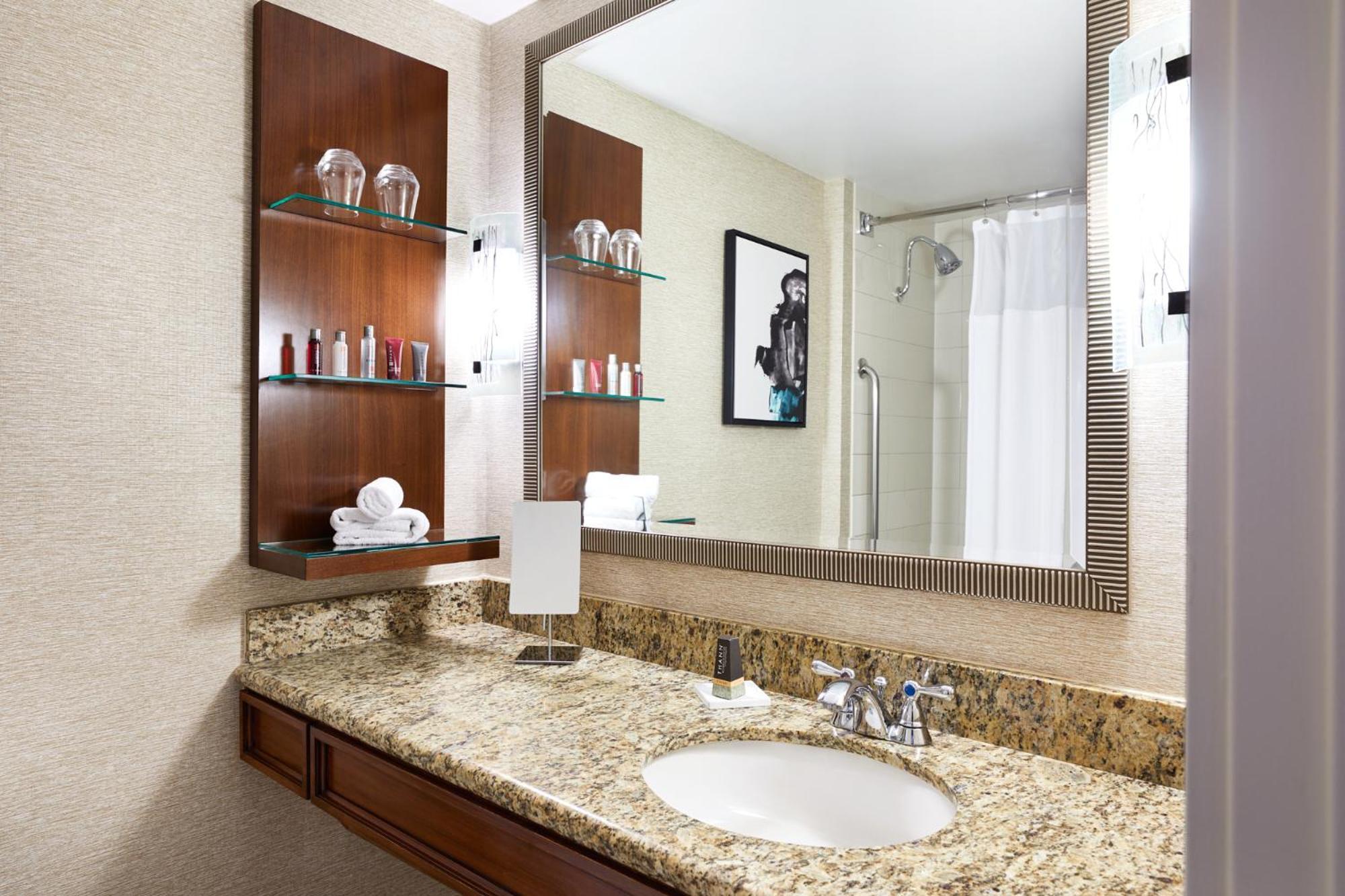 Delta By Marriott Phoenix 3*