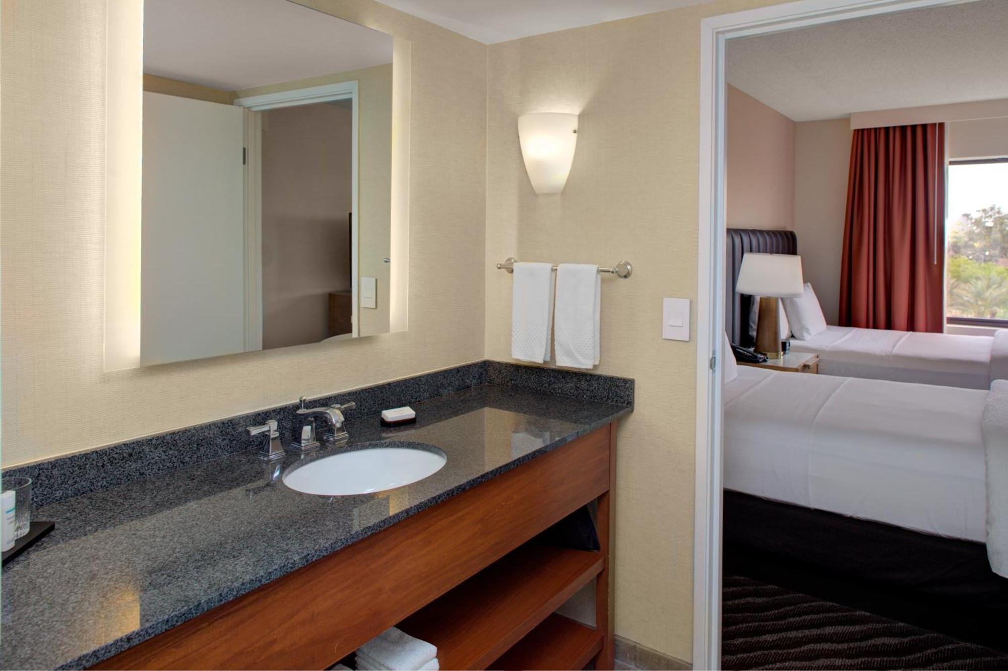 Hotel Embassy By Hilton Scottsdale 3*