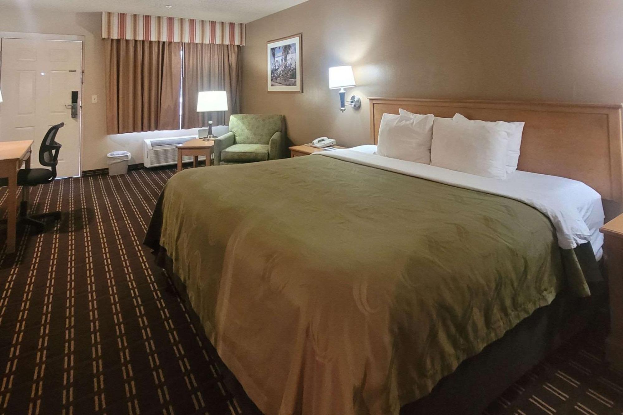 Quality I-10 Hotel 3*