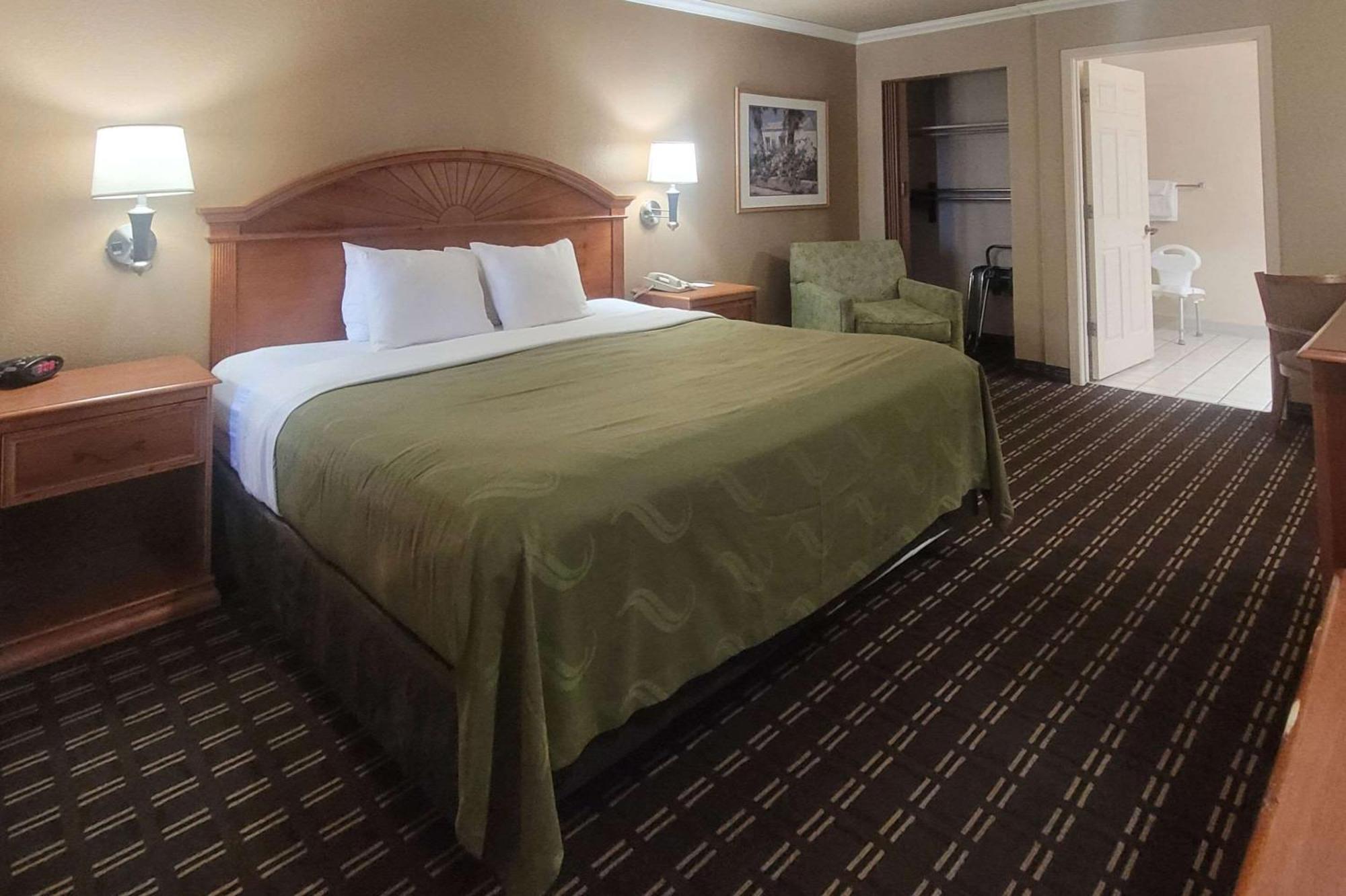 Quality I-10 Hotel 3*