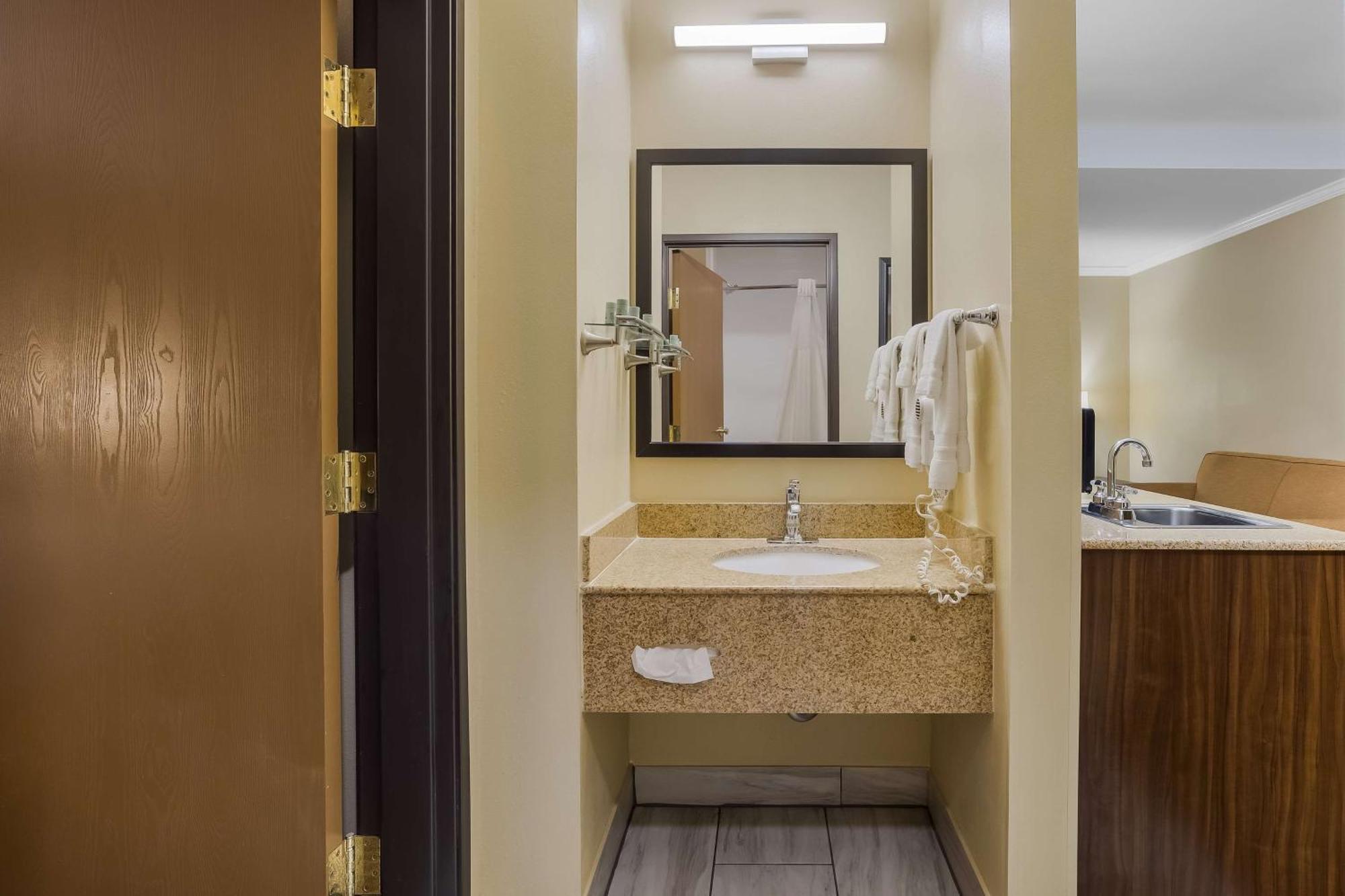 Western Gold Poppy Hotel 3*