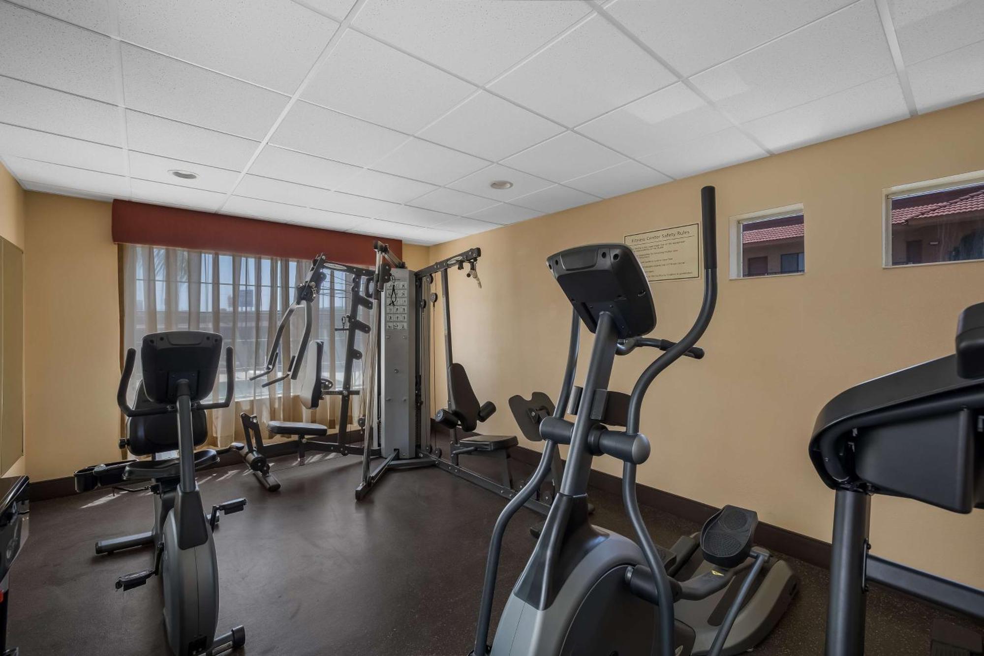 Western Gold Poppy Hotel 3*