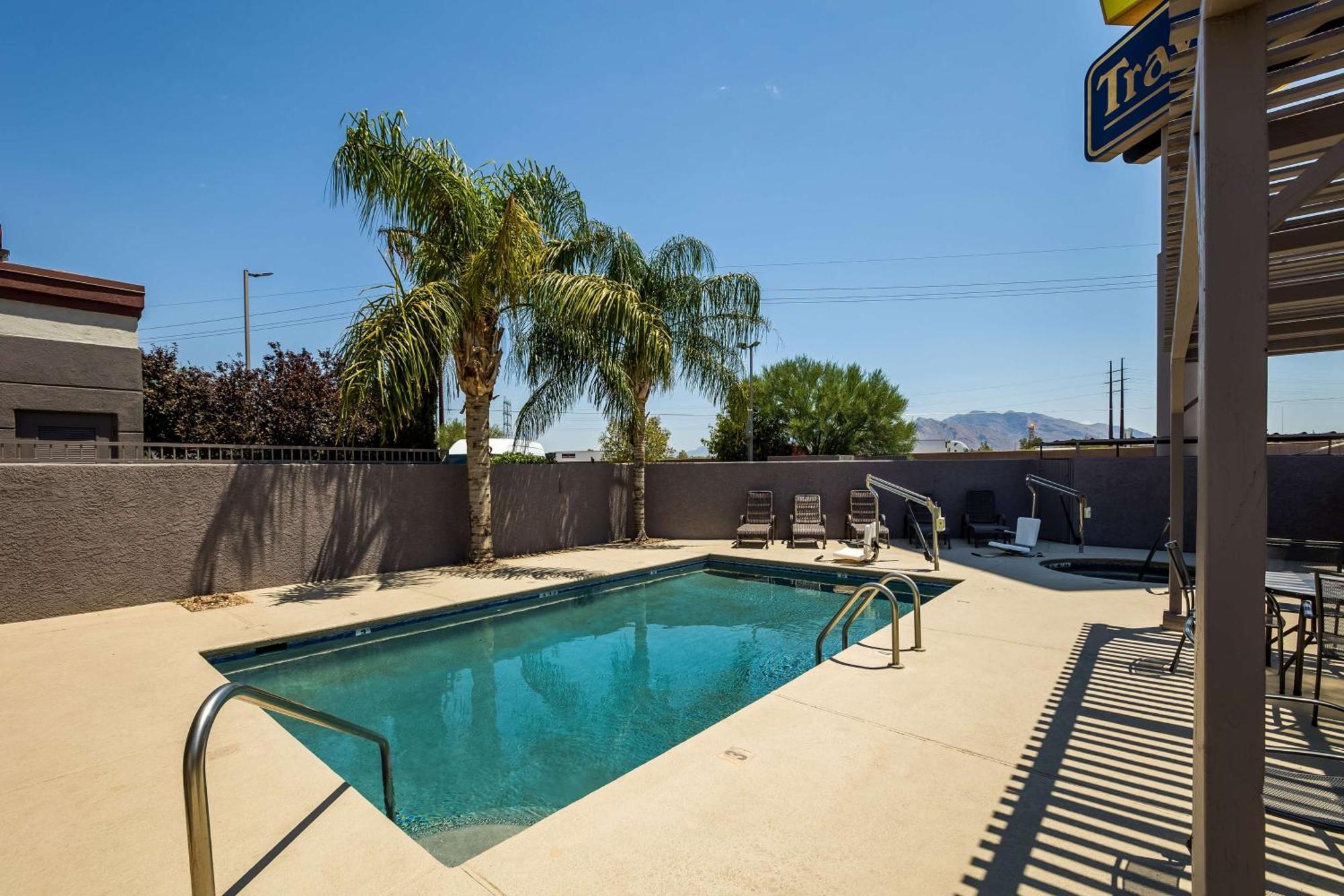 Hotel Western Gold Poppy Tucson