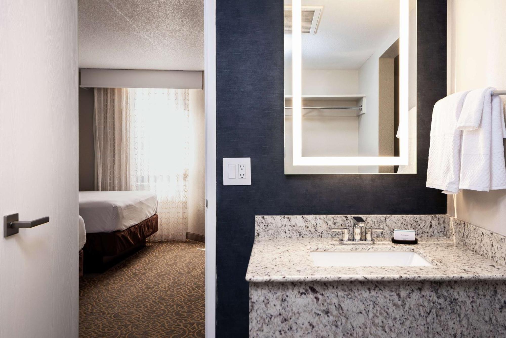 Hotel Embassy By Hilton East