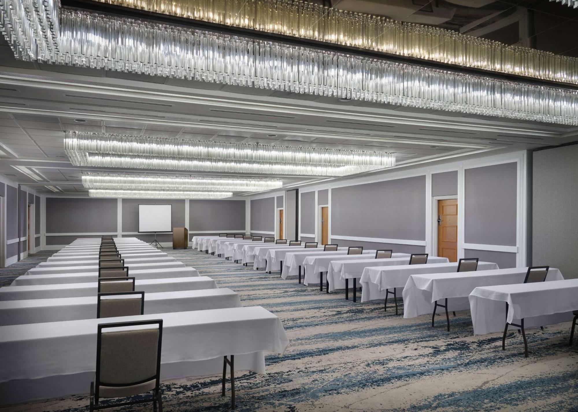 Hotel Embassy By Hilton East 4*